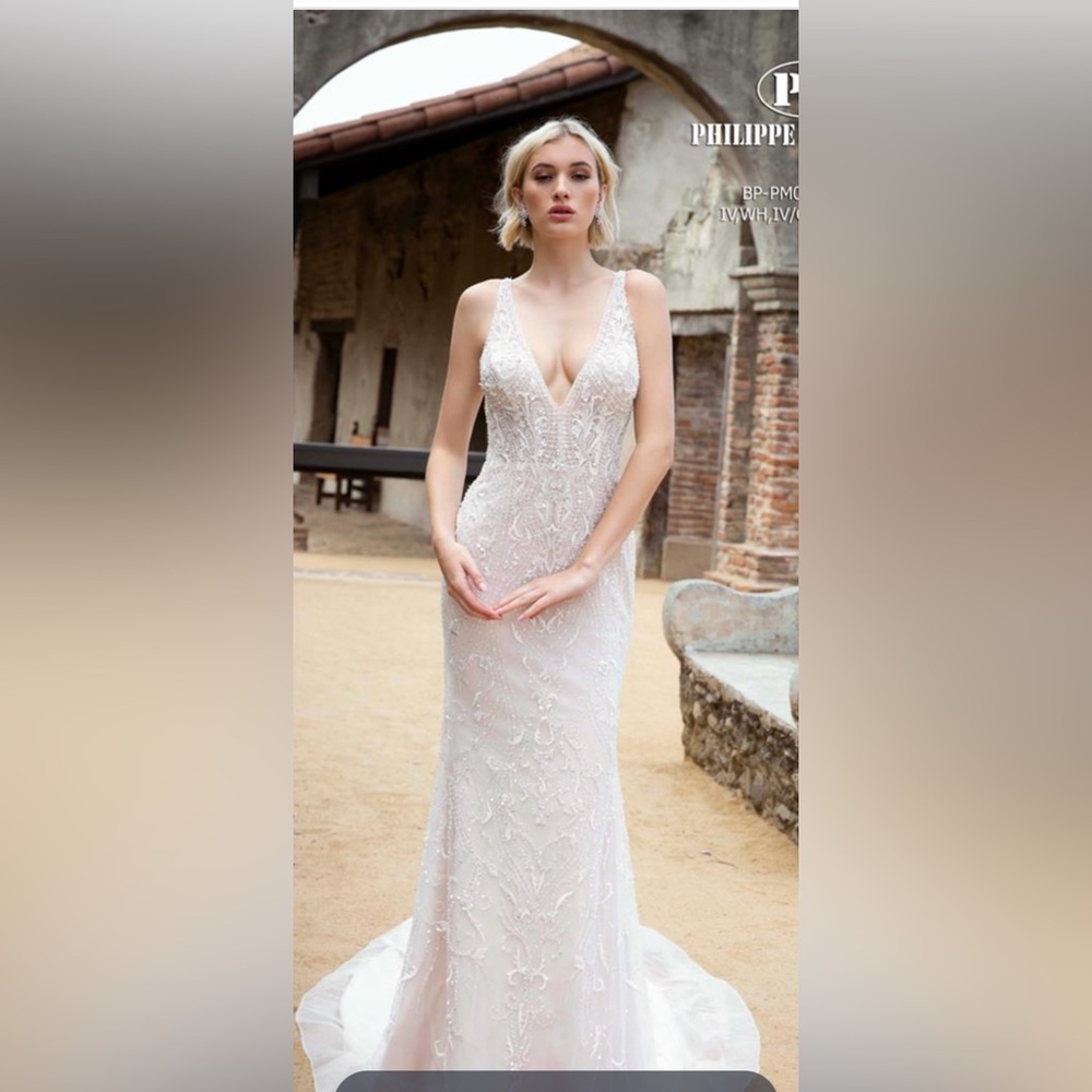 Philippe Mathew 
Fiore Couture wedding gown
Style: Farin 
Size 12, unaltered